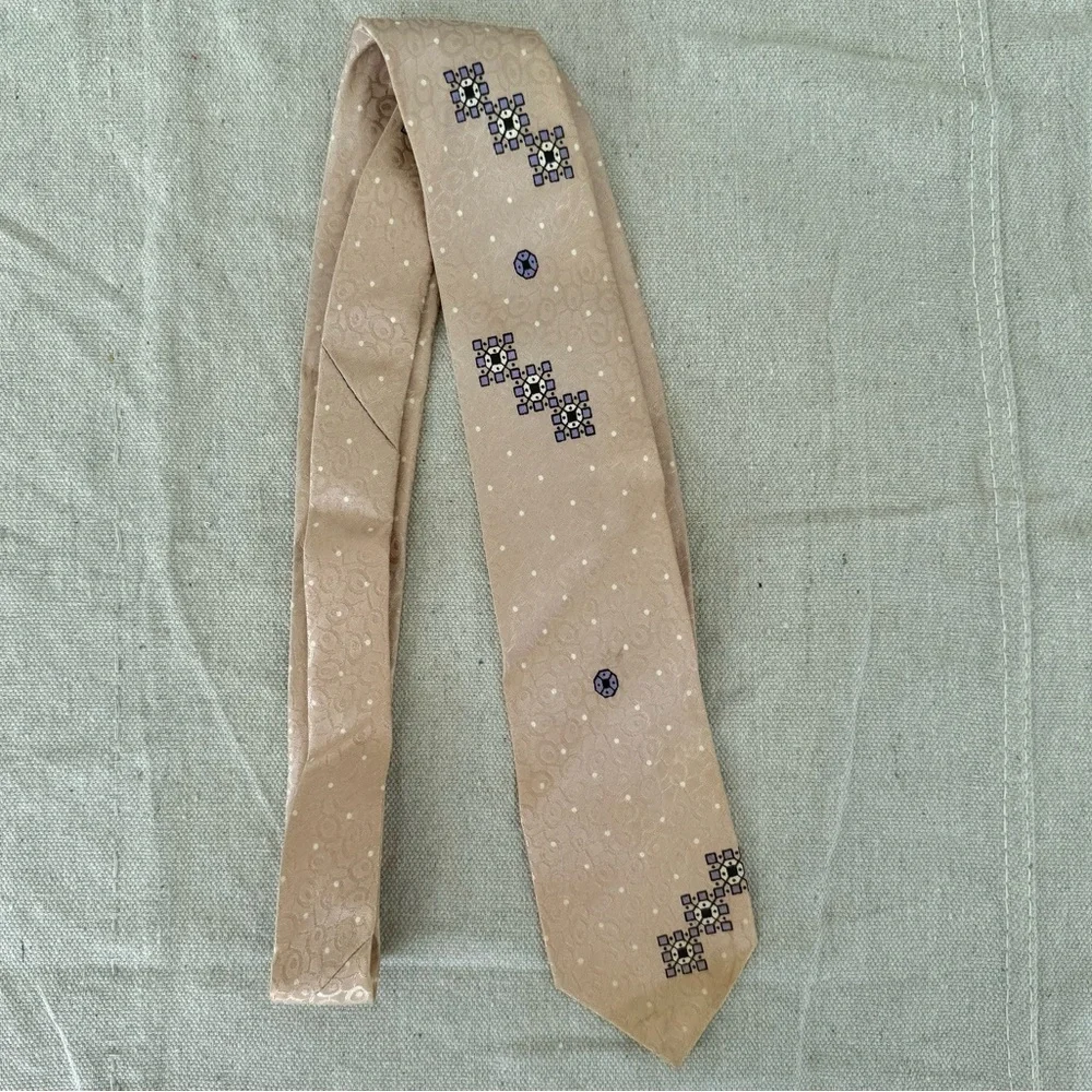 Vintage Wilson Brothers Yellowstone Blush Pink Geometric Print Neck Tie
